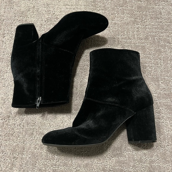 AMERICAN EAGLE OUTFITTERS VELVET BLACK BOOTIES - Picture 4 of 11